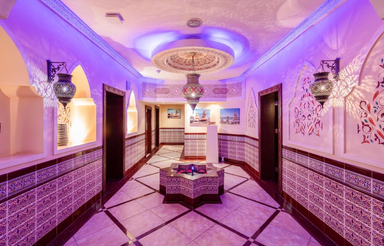 Holiday Inn Riyadh Al Qasr By Ihg Buitenkant foto