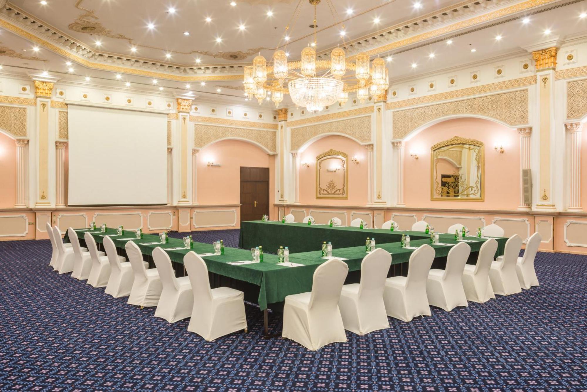 Holiday Inn Riyadh Al Qasr By Ihg Buitenkant foto